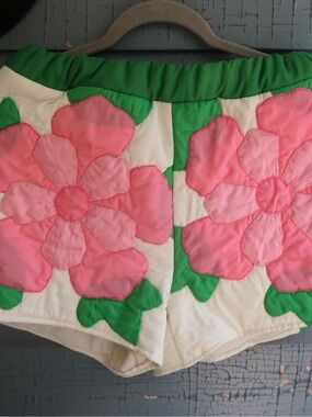 Women’s quilted floral cotton shorts